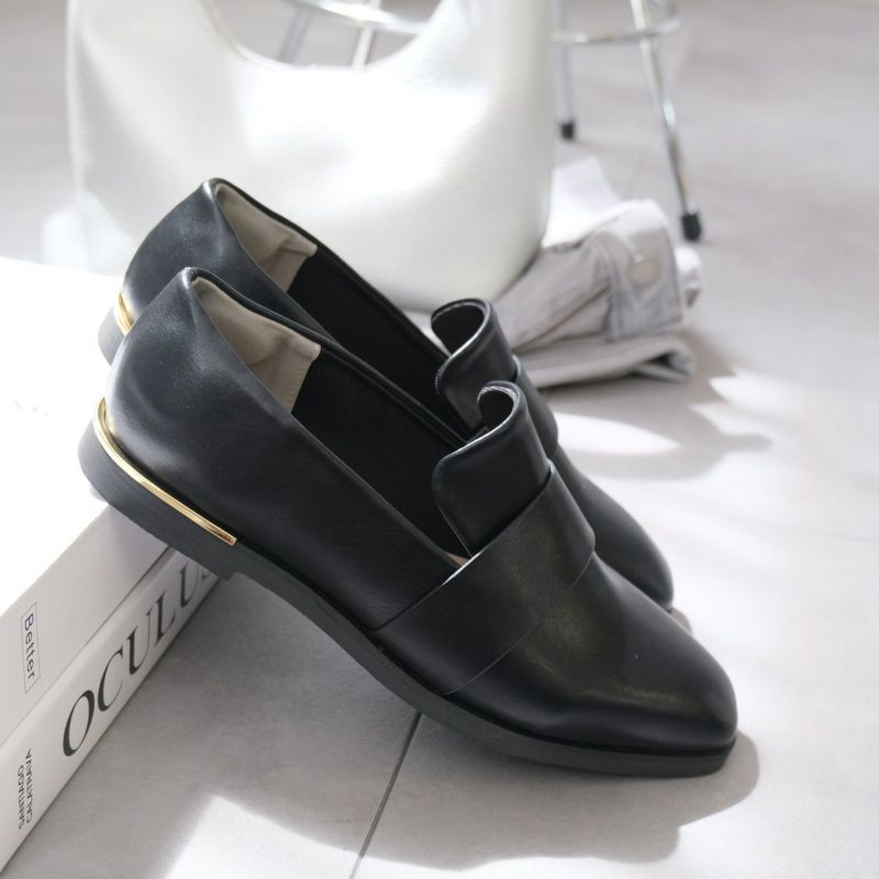 【MiuMiu】スクエアトゥ ローファー☆SALE中 スクエアトゥローファー レディース | 《公式》レディース
