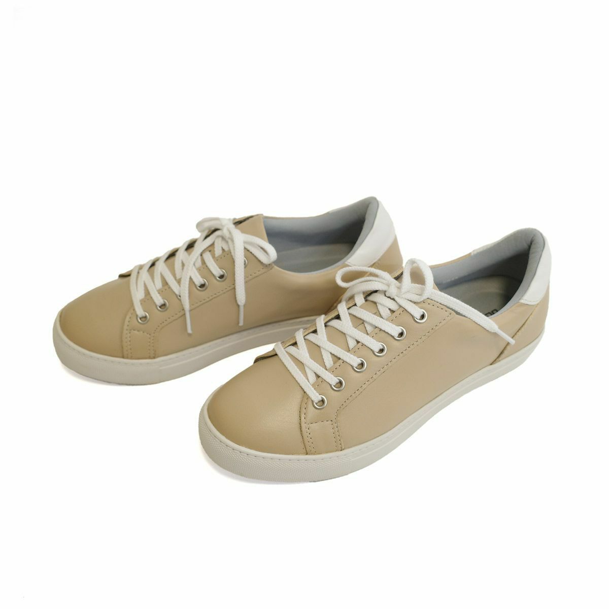 ベージュ×ホワイト