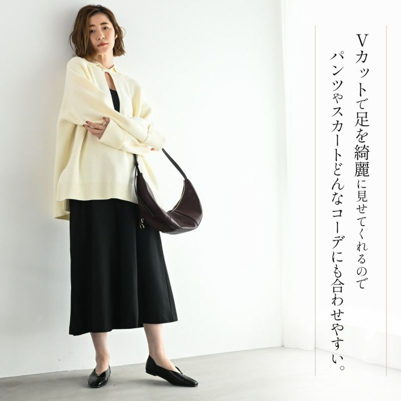 スクエアトゥ Vカット ゴールドアクセント パンプス ローヒール